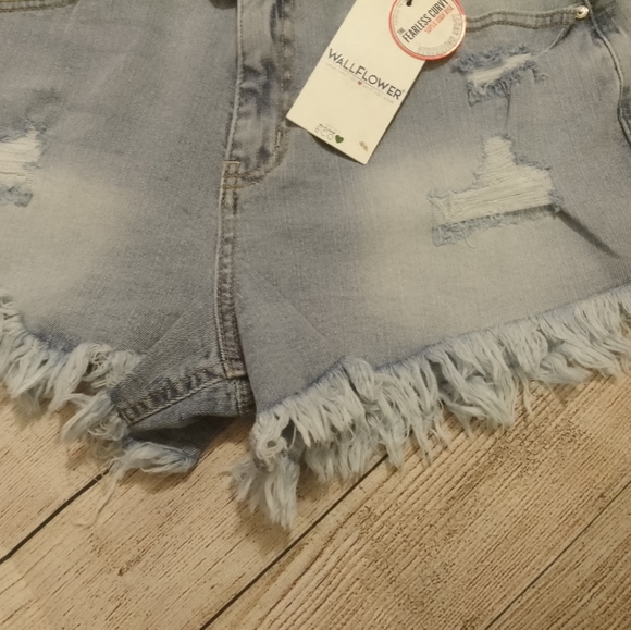 Wallflower Fearless Curvy Super High Rise Cut Off Denim Blue Jean Shorts shorty. - Picture 8 of 13